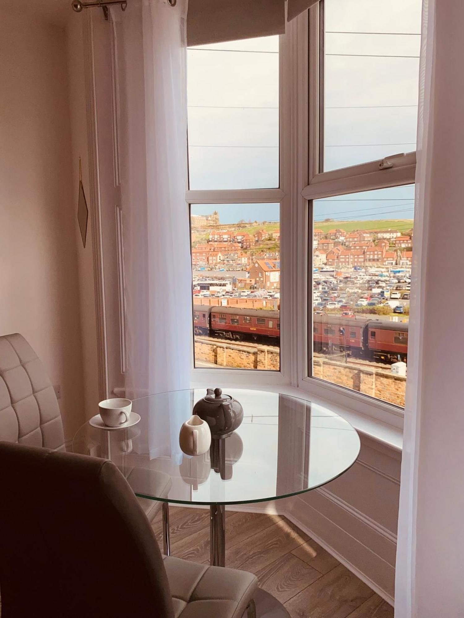 Tideway Apartment With Private Parking Space Whitby Buitenkant foto